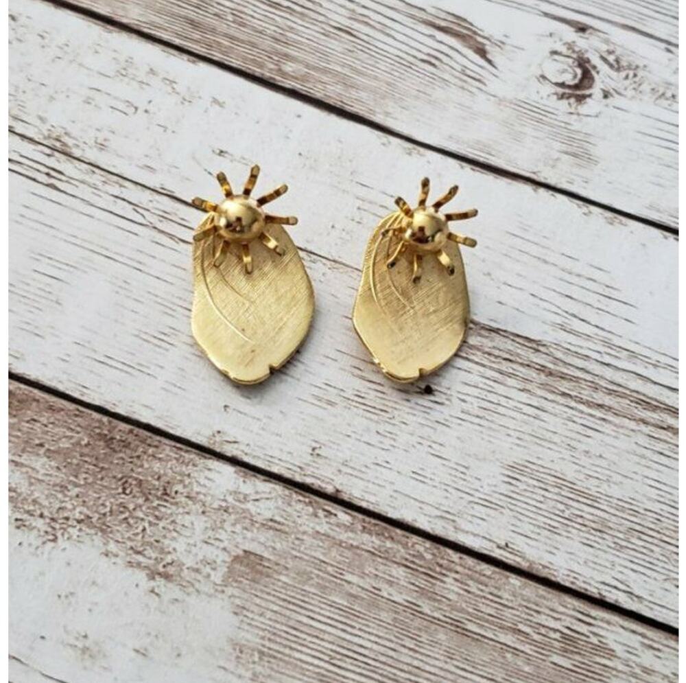 Vintage Clip On Earrings Gold Tone Flower & Leaf 1.25"